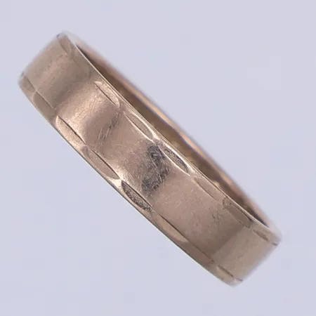 Ring, slät, stl 15½, vitguld, gravyr, 18K Vikt: 3,2 g