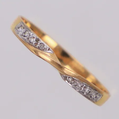 Ring med åttkantslipade diamanter ca 0,04ctv, stl 18¼, 18K Vikt: 1,2 g