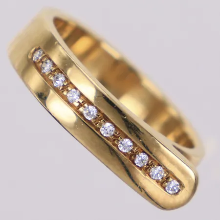 Ring med vita stenar, stl 17½, bredd 5,3mm, 14K Vikt: 6,5 g