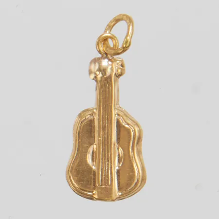 Hänge gitarr, längd ca 19mm inkl ögla. bredd 8mm, 18K Vikt: 0,6 g