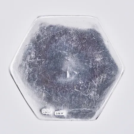 Tacka, Ø ca 3,3cm, bredd ca 7mm, KMW, 999/1000 silver  Vikt: 51,6 g