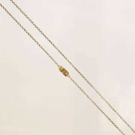 Kedja, Ärtlänk, 85,5cm, bredd 2mm, gravyr, något buckligt lås, 18K Vikt: 6,9 g