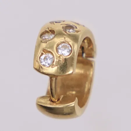 Ett udda örhänge med vita stenar, längd 12,2mm, bredd 6,0mm, 14K Vikt: 2,3 g