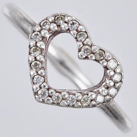Ring, Hjärta med vita stenar, stl: 16½, bredd: ca 2-9mm, 925/1000, silver Vikt: 2,2 g