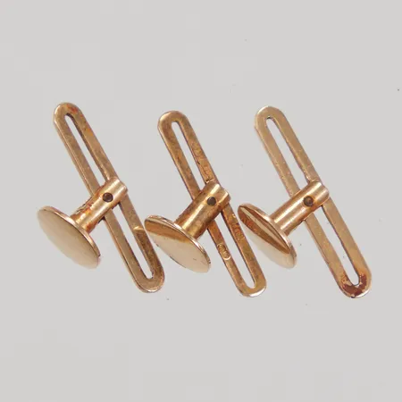 Tre st skjortknappar, Ø 7,9mm, slitna, 18K Vikt: 3,6 g