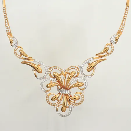 Collier med vita stenar, längd ca 46cm, bredd 2,4-50mm, 21K  Vikt: 46,2 g