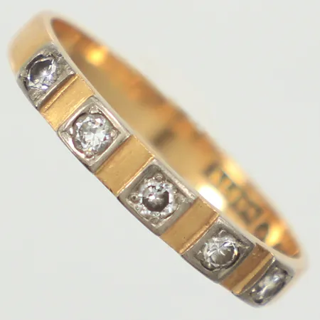 Ring diamanter 5x ca 0,03ct, stl 17½, bredd 3mm, 18K  Vikt: 2 g