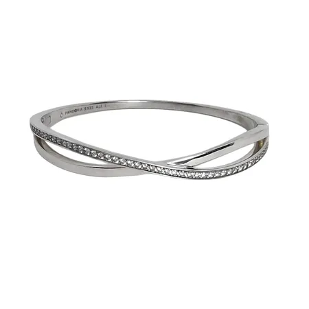 Armring, silver 925/1000, PANDORA/ALE, vita stenar, öppningsbar, inre mått 16,5 cm, bredd 2,5-9,5 mm, stenar utan anmärkning, fint skick  Vikt: 15,5 g