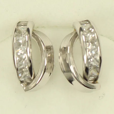 Ett par örhängen med vita stenar, 9,7x5,7mm, vitguld, GHA, 18K  Vikt: 0,9 g