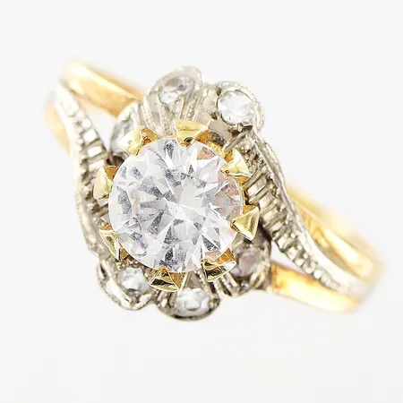 Ring, vita stenar, stl 18¾, bredd 1,5-12,5mm, 18K Vikt: 3,7 g