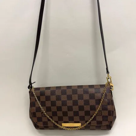 Handväska, Louis Vuitton, Favorite PM, Damier Ebene-canvas, made in France, avtagbar axelrem, kortare guldfärgad kedjerem, bruna läderdetaljer, kod FL2176, bredd ca 24cm, höjd 17cm, djup ca 5cm, kvitto år 2016, bruksskick, repor på spänne, dustbag, kartong