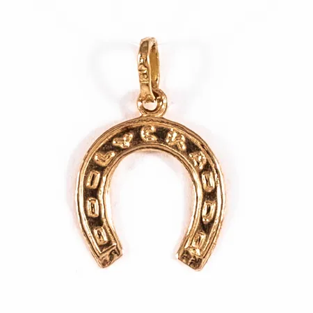 Hänge, Hästsko i 18K guld. Det är 10 mm brett, 16,5 mm långt inkl. ögla och väger 0,3g.