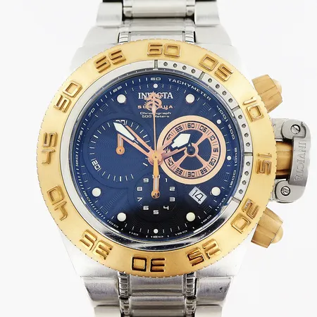 Herrur Invicta, stål/gulmetall, quartz, Ø45mm, svart urtavla, datum,  kronograf, modell 10140, länk 18cm, nagg i glas, inga tillbehör. 