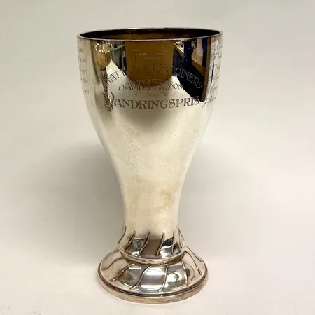 Prispokal, höjd 22cm, gravyr, 830/1000 silver Vikt: 289,5 g