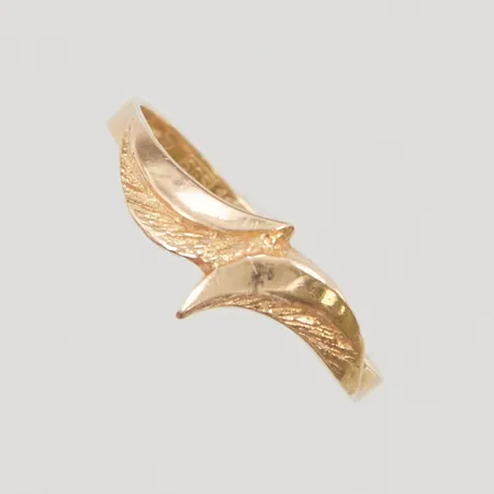 Ring Ø16m bredd: 6,6mm, 18K, 1,2g.