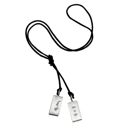 Halsband med Hängen "Bricks", silver 925/1000, EFVA ATTLING, läderband, hängen mått inkl. öglor 25,5 x 9 mm, band i åldersrelaterat skick, bruttovikt 7,7 gram Vikt: 7,7 g