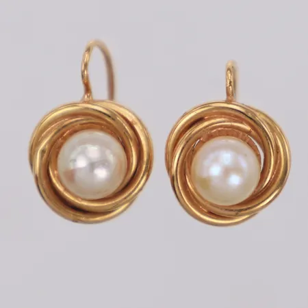 Ett par örhängen med odlade saltvattenspärlor, längd 16mm, bredd 12,2mm, 18K Vikt: 3,5 g
