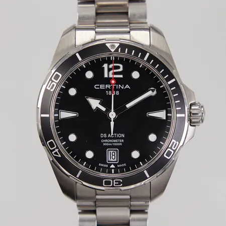 Herrur Certina DS Action Chronometer, stål, quartz, datum, Ø 43mm, ref: C032451 A, serienummer: 5UE GZS SGC, länk med viklås, total längd ca 18cm, 3 extra länkbitar, repigt viklås, certifikat 2024, box, ytterkartong