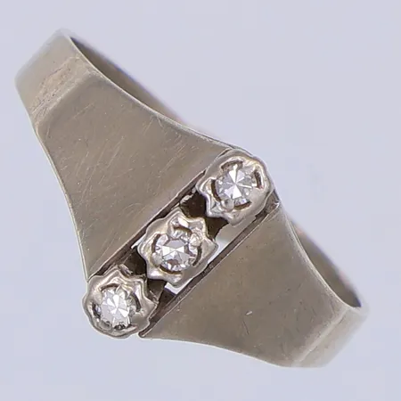 Ring, diamanter 3 x ca 0,01ct, stl 16½, vitguld, importstämpel, 18K Vikt: 2,1 g