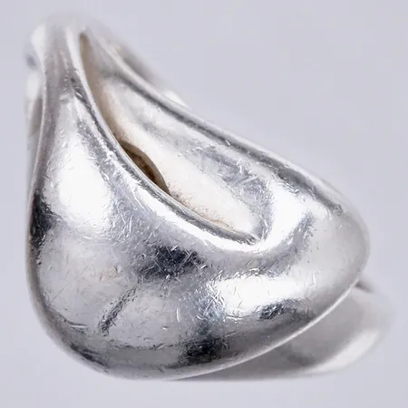 Ring, stl ca 16, bredd ca 3-12mm, 925/1000 silver  Vikt: 5,2 g