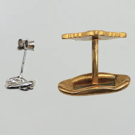 Udda örhänge, udda manschettknapp, 925/1000 silver  Vikt: 6,3 g