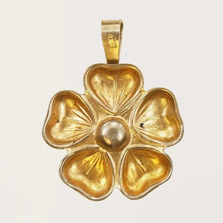 Hänge blomma, förgylld, ca 28x23mm, Stockholm, 1945, otydliga stämplar, slitage, silver. Vikt: 1,9 g