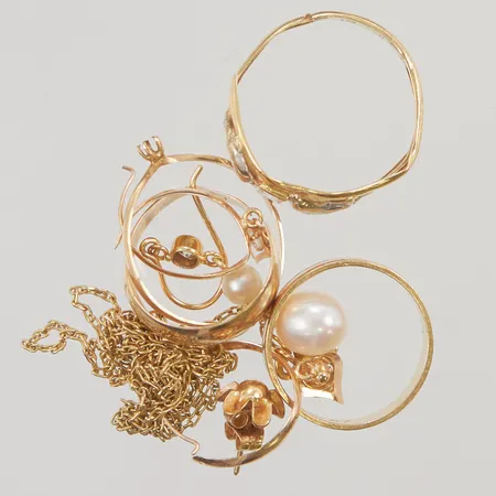 Diverse guld. trasigt, 18K 8,6g.