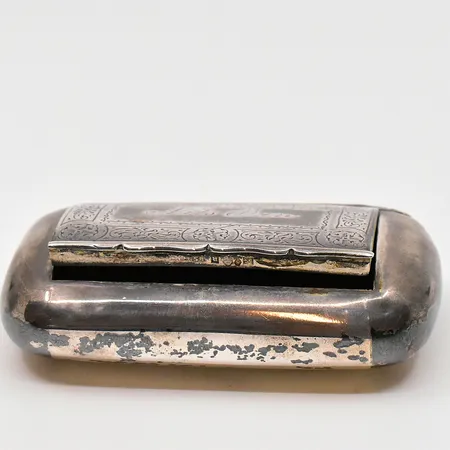 Snusdosa, 9x5cm, år 1920, gravyr, 830/1000 silver Vikt: 78,4 g