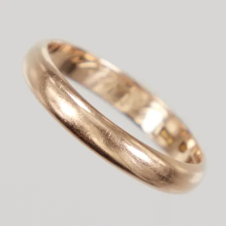 Ring, stl 20, bredd 3,9mm, gravyr, 18K  Vikt: 4,5 g