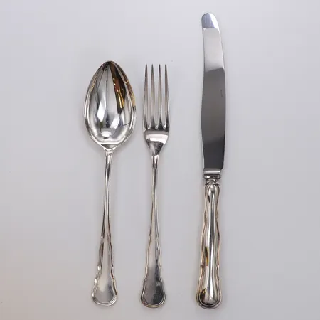 Gaffel, längd 18cm,  Sked, längd 18cm, Kniv med rostfritt blad, längd 21,5cm, Hallbergs Chippendale, 830/1000 silver. Bruttovikt 135,3g 