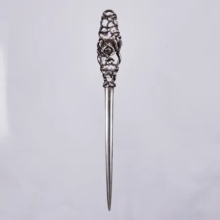 Brevkniv med rosdekor, längd ca 12,5cm, svensk importstämpel, 835/1000 silver  Vikt: 16,8 g
