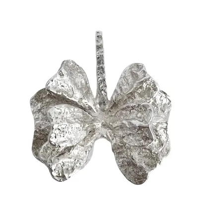 Hänge, stor modell, silver 925/1000, THERESIA HVORSLEV för Mema AB Lidköping 1979, längd inkl. ögla 36,5 mm, bredd 34,5 mm, uppbyggnad 13 mm, fint skick  Vikt: 15,2 g