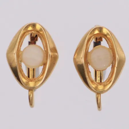 Ett par örhängen med pärlor, längd 13,2mm, bredd 8,2mm, slitage, 18K Vikt: 1,6 g
