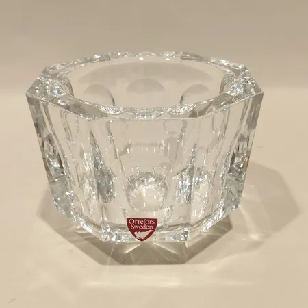 Skål, kristall höjd 7,5cm, Ø10cm, signerad Orrefors, etikettmärkt, nagg
