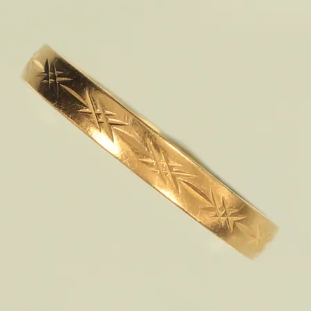 Ring stl 18½ bredd 3mm, personlig gravyr, 18K Vikt: 2,9 g