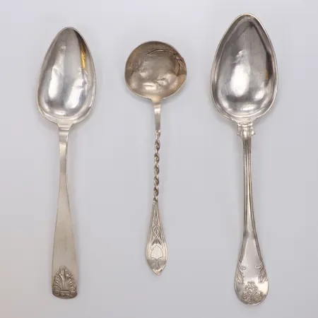 3 skedar, bucklor, gravyr, 830/1000 silver Vikt: 89,9 g