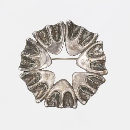 Brosch, Juhls, nummer 5, Ø 42mm, silver  Vikt: 20,1 g