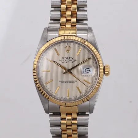 Herrur Rolex Oyster Perpetual Datejust, T Swiss made T, 36mm, guld/stål, s.k. Tapestry Dial, plexiglas, datum, automatisk, Ref nr 16013, serie-nr 8517661, verk-nr 0619904, boett-nr 16000, Cal 3035, ca 1984, Jubiléelänk, viklås, servicekvitto Nymans Ur år 2022, kvitto Kaplans 2022-07-04, extra länkbit, bok, reseetui Nymans Ur, inga övriga tillbehör  