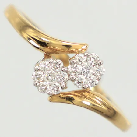 Ring med diamanter 14x ca 0,01-0,02ct, stl 18, bredd 1,4-8mm, tvåfärgad, GHA, 18K  Vikt: 2,3 g