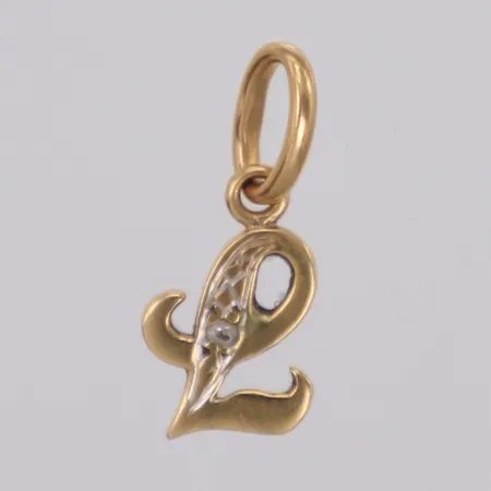 Hänge, bokstav L med diamant 1xca0,005ct, längd 15,0mm, bredd 7,0mm, 18K Vikt: 0,5 g