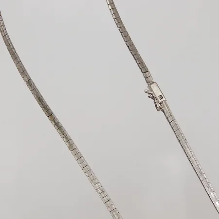 Collier, halvstelt, 42cm, bredd 3,3mm, Silver 835/1000  Vikt: 15,8 g