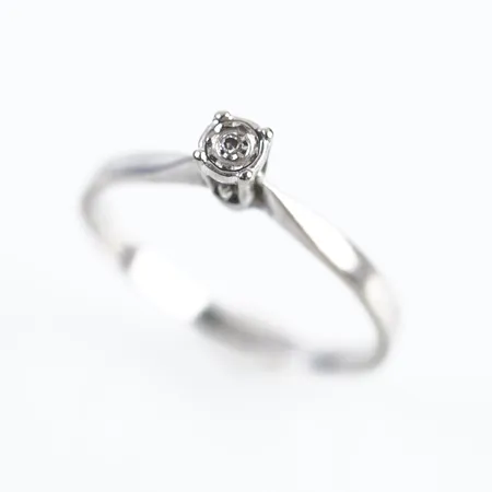 Ring m sten, vitguld, stl 18½(58), 18k Vikt: 2 g
