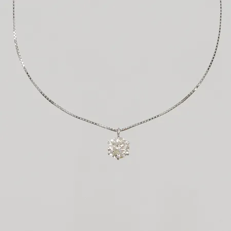 Kedja med hänge, briljantslipad diamant 1,007ct enligt certifikat, kvalitet ca TopCrystal-Crystal/P, längd: 44cm, Platina 850/950/1000, 6g.