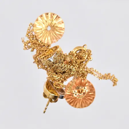 Diverse guld, defekter, 18K Vikt: 3,8 g