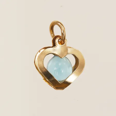 Hänge i form av ett hjärta med ljusblå kula, höjd 13mm, bredd 9mm, 18K guld Vikt: 0,5 g