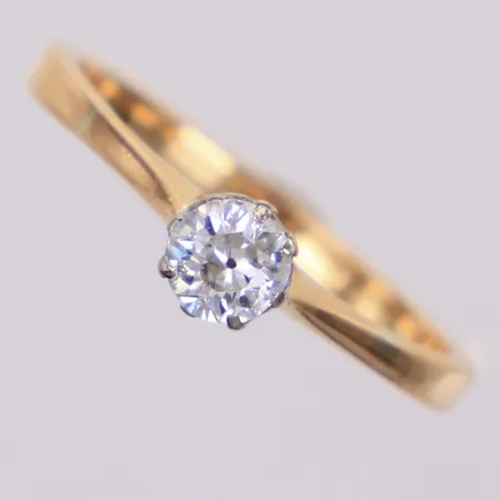 Ring med gammalslipad diamant 1xca 0,35ct, WS/SI, stl 16½, bredd 2,0-4,8mm, ostämplad, nagg i rondist,18K Vikt: 2,2 g