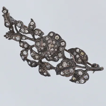 Brosch, rosenkvist med stenar, 60mm, bredd 22mm, 1910-tal, importstämpel, 830/1000 silver Vikt: 12,5 g