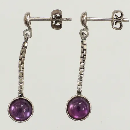 Ett par örhängen, lila stenar, längd 30mm, bredd 6,9mm, silver Vikt: 1,7 g