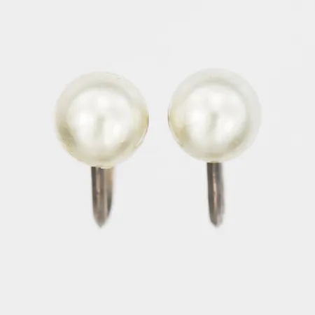 Ett par örhängen med plastpärlor, Ø9mm, silver Vikt: 3,6 g