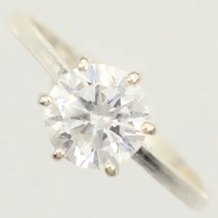 Ring vit sten, stl 18, bredd 8,8mm, 925/1000 silver Vikt: 2,1 g